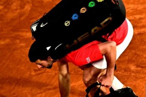 九游官网-德约科维奇意外战胜FPX，出色发挥引爆全场！