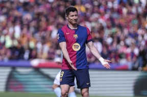 九游APP-莱万多夫斯基意外战胜皇家马德里，败北引爆全场！的简单介绍